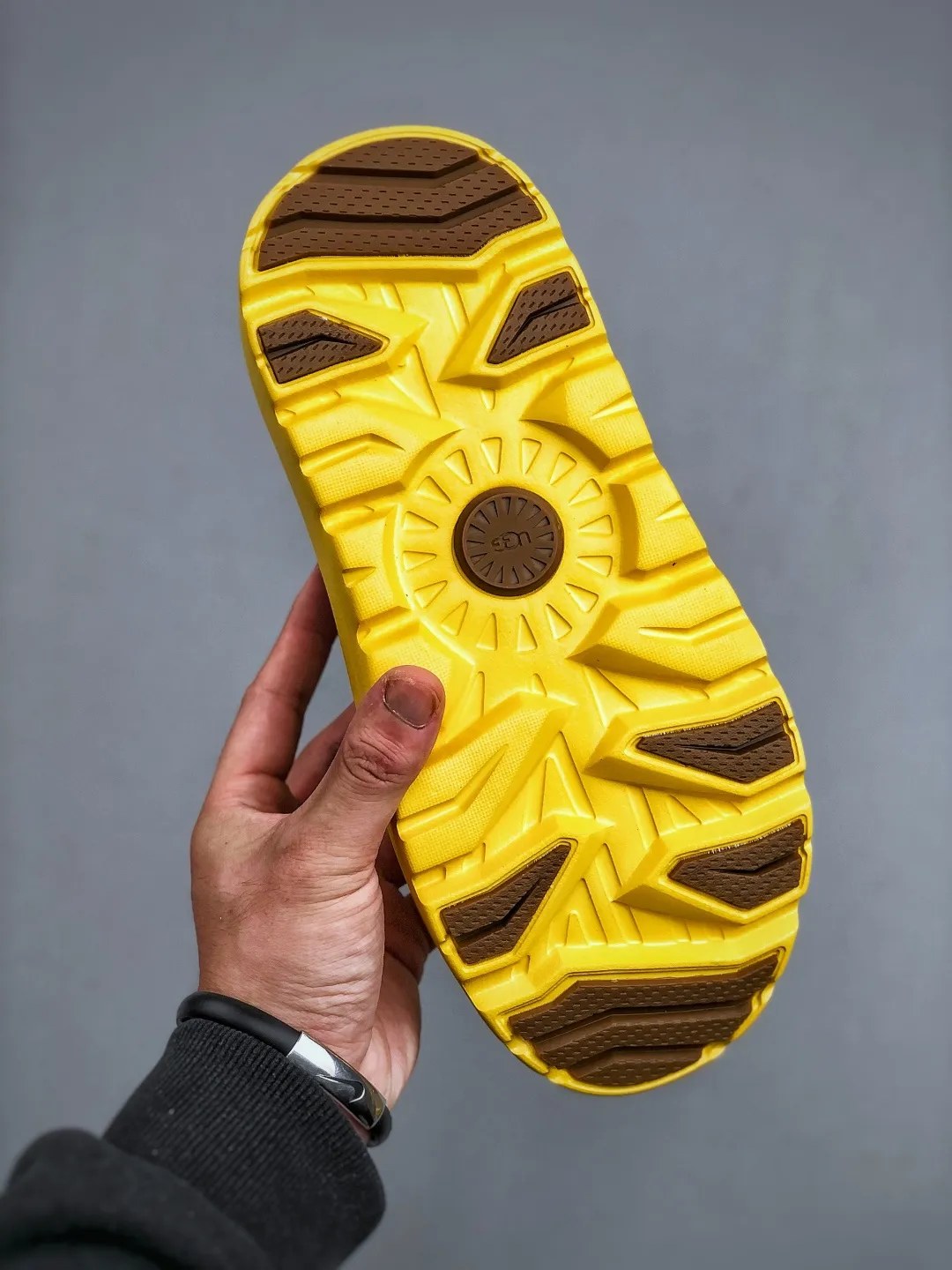 Local self-pickup 💰560 supports store delivery. Same style as Wang Yibo, the latest official revision and new style! The platform is exclusively for foreign trade UGG Tasman GTX winter neutral small potato snow shoes 1172790 Produced by the ten-year-old brand shoemaking factory production line. Pay attention to every detail. Longfeng A-grade genuine sheep fur is integrated. Created in full compliance with the ZP process. Size: 37-45